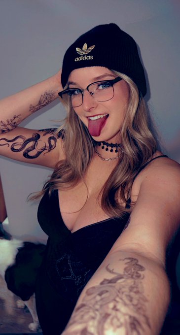 RT if you&rsquo;d date me https://t.co/sG3cNtMehV