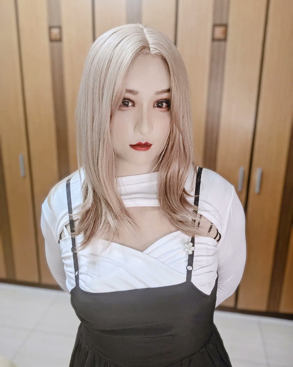 caolila9420's tweet photo. Would you want me to be your sister or your girlfriend?
私をあなたの姉さんにしたいですか、それともあなたのガールフレンドにしたいですか?
你想要我成為你的姊姊 還是你女友呢？
#femalemask #siliconemask #フィメールマスク #変身 #変装 #dreammask #mask #hebemask #Dms #面具槿  #槿 #女面具 https://t.co/kg5zumN69U