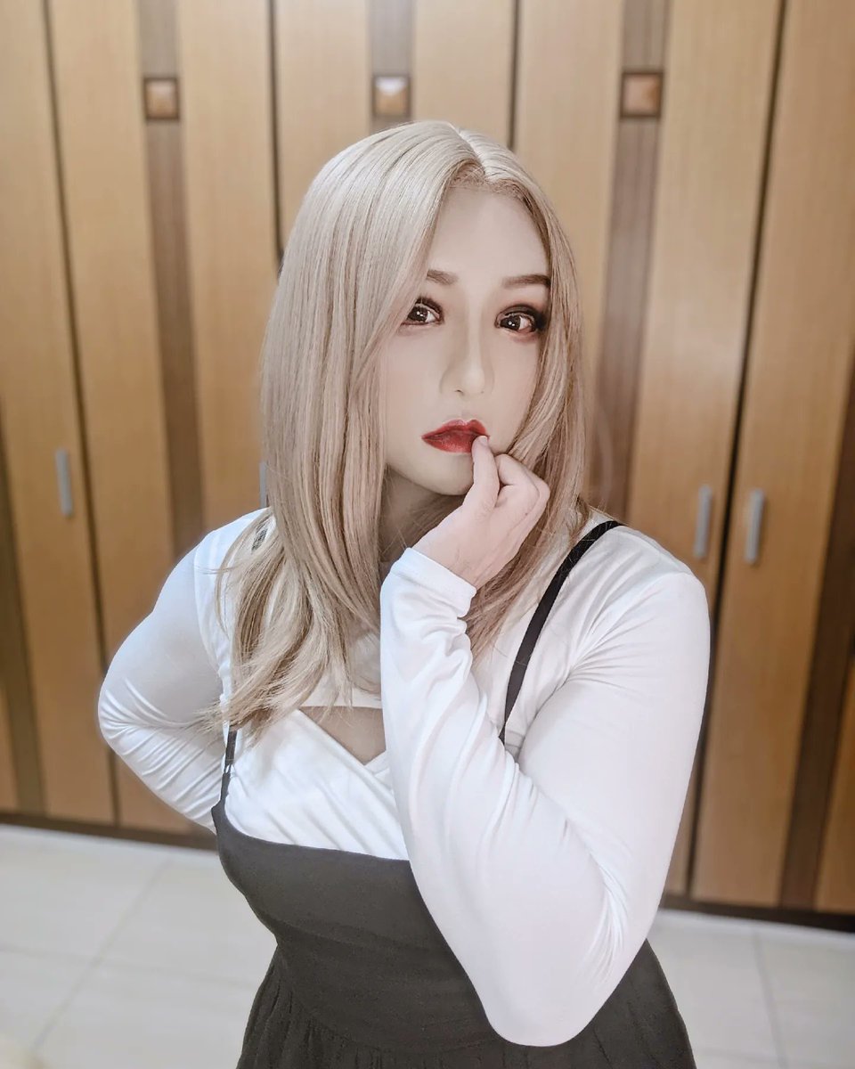 caolila9420's tweet photo. Would you want me to be your sister or your girlfriend?
私をあなたの姉さんにしたいですか、それともあなたのガールフレンドにしたいですか?
你想要我成為你的姊姊 還是你女友呢？
#femalemask #siliconemask #フィメールマスク #変身 #変装 #dreammask #mask #hebemask #Dms #面具槿  #槿 #女面具 https://t.co/kg5zumN69U
