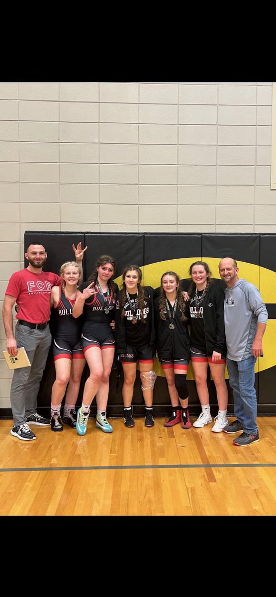 chloeosteen26's tweet photo. So proud of my teammates and their hard work. Thanks to Coach Flo and @LeeMxthomas for taking us, giving us the opportunity to compete and supporting girls wrestling. @AthleticsBSHS @BSpringsWrestle @LeeMxthomas #alphafactory https://t.co/i3k3RqyoRN