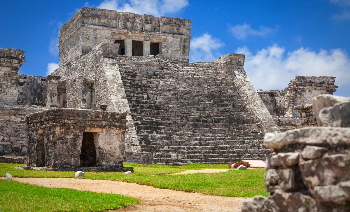 EmbaMexMls's tweet photo. #VisitMexico 📍
Visit Tulum ruins, the meaning of Tulum from Mayan language is fence, wall. The archaeological site was surrounded by the huge wall that defended the city against invasions. 🇲🇽
#TurismoMexico #MagicMexico 
@WeVisitMexico https://t.co/9CHDj8v9DU
