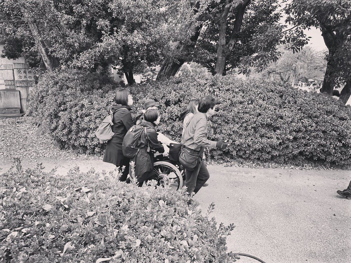 ou_itachi2022's tweet photo. 「walking practice 同じ景色をみよう」では、車椅子を使った部活動の参加者を募集しています
次回は、12/18 13:00~、場所は大阪大学中之島センター前集合予定です
参加ご希望の方はtyamazaki@let.osaka-u.ac.jp までご連絡ください
#walkingpractice #ウォープラ部 #ワッショイ #檜皮一彦 https://t.co/SApXhA8rys