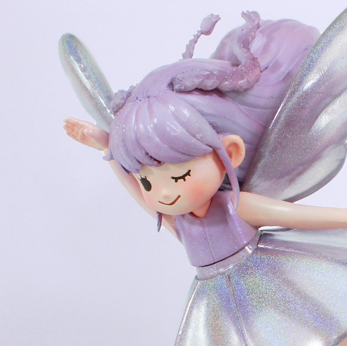 fahfahsnpth's tweet photo. Clover ❄️SOLD OUT❄️
— Uncommon Snowy Fairy They have the power of luck 🍀—

The snowy fairy Art toy 
- Size (H) 13 x (W) 11 x (D) 8 cm
- Resin
- Signed and numbered by FAHFAHS
- Come with COA
- Hand &amp; Airbrush paint by Artist

#WhenSnowflakesFall
#fahfahsnowyfairy https://t.co/bKevfj18IX