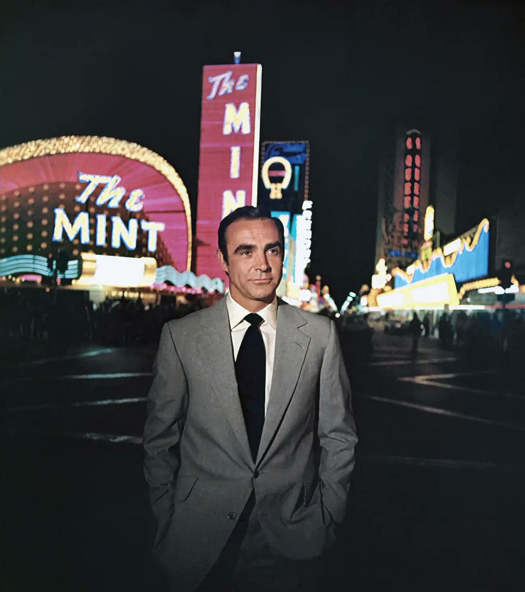 "I didn't get any sleep at all.  We shot every night, I caught all the shows and played golf all day.  On the weekend I collapsed - boy, did I collapse.  Like a skull with legs."

Sean Connery on location in Las Vegas as James Bond in "Diamonds Are Forever" in 1971.

📸Vegas Gold