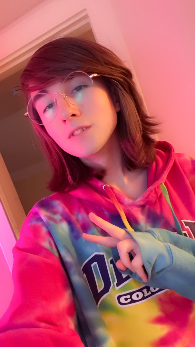 lemmipon's tweet photo. Starting to think I might actually be hot as fuck.. https://t.co/DyKJy3ZNxt