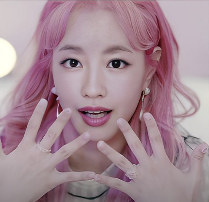 BBC100women's tweet photo. With the rise of K-pop music globally, there has also been a growing phenomenon of hyper-realistic avatars in girl bands.

#BBC100Women takes a look at the impact of these flawless fantasy artists.

Watch now in the UK, on the @BBCiPlayer https://t.co/wZV1359NnO https://t.co/7fpury1u8X