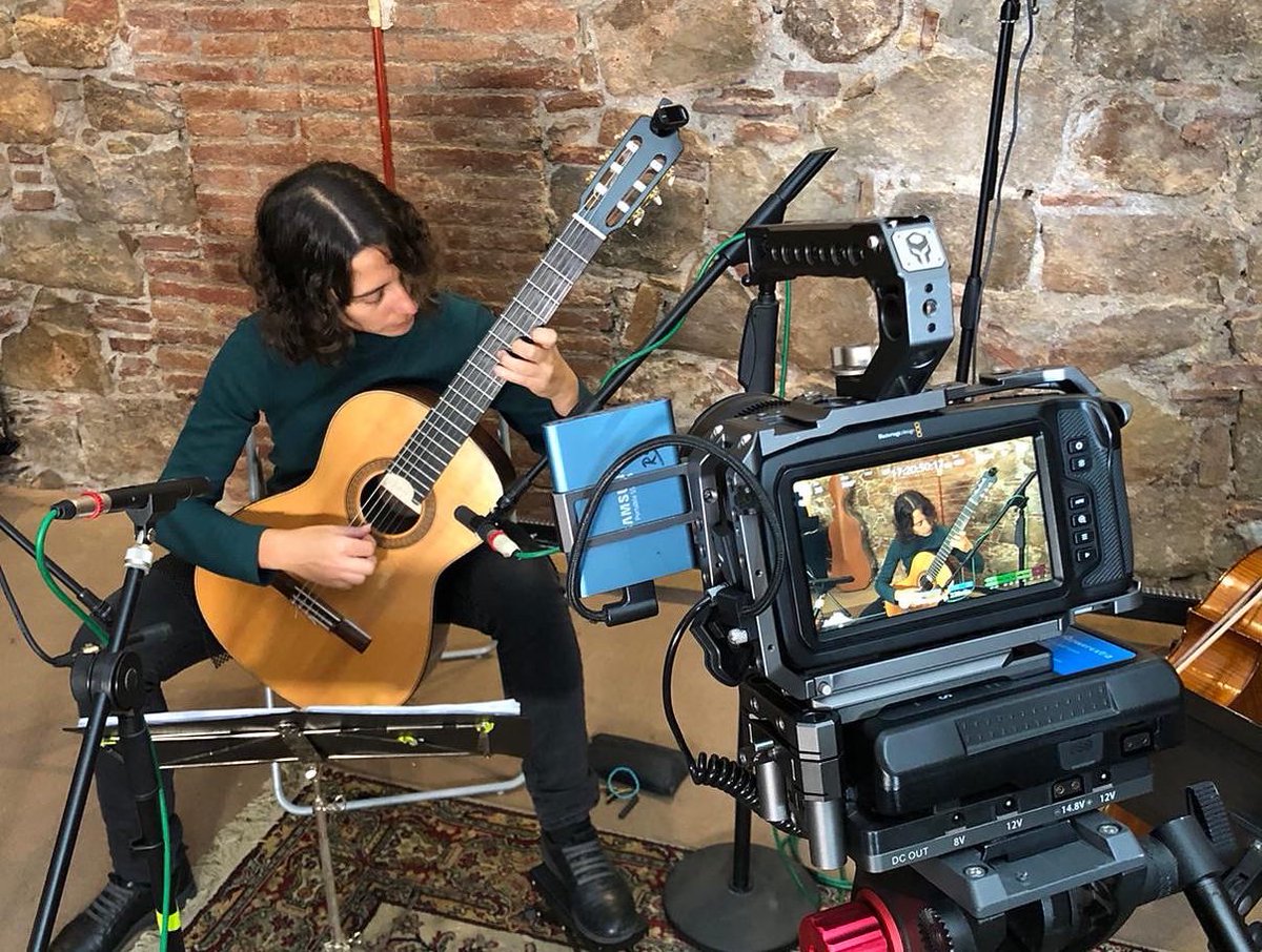 mariacamahort's tweet photo. #hellomonday - Back to the office after a few days with #LibereEnsemble (recording+concert). Thanks to @hctsound for having us 🎙 Thanks to @rubenseca for joining us with his 🎥 &amp; for the 📸 #musicrecording #videorecording #chambermusic #notonlyclassicalmusic #musicwriting https://t.co/qtRV9lVZ0t