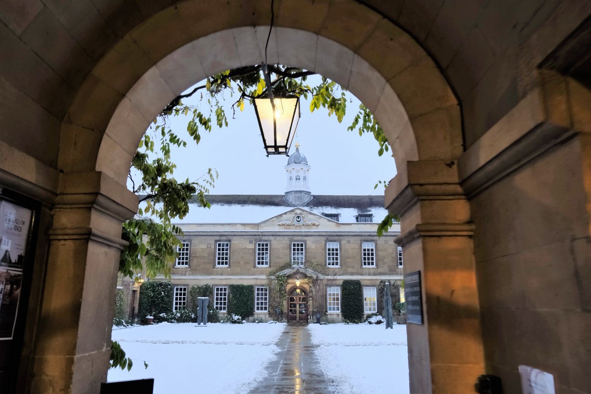 TrinityHallCamb's tweet photo. Cambridge looking like a winter wonderland this morning and our snowman agrees. #trinityhall #cambridge #snowman https://t.co/2fIWannedu