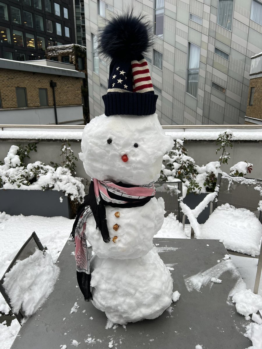 JetsetSusan's tweet photo. This morning before work I ran 5 miles and built a snowperson. https://t.co/dECL1vbwXo