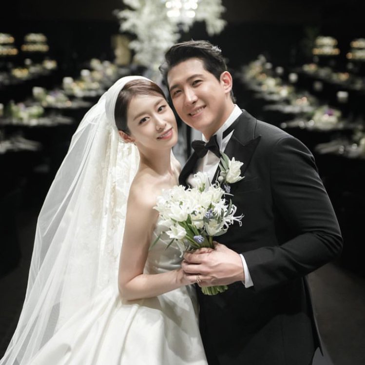 รายการ 94+ ภาพ อาจารย์ อ ดั ม แต่งงาน คมชัด