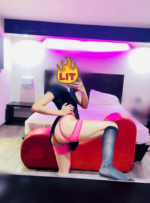 &iquest;Me ayudan a quitarme el vestido? 🙊 https://t.co/1BT6fnrIgx<a href="/tag/nuevafotodeperfil"class="tags"><span>#nuevafotodeperfil</span></a>