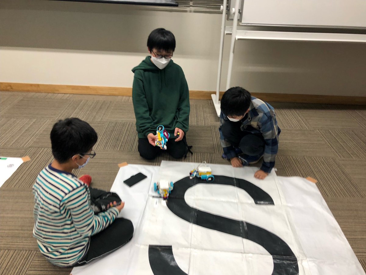 platinum_nwk's tweet photo. 【プラチナ未来スクール ロボット教室 取手教室 Ⅱ No.09】
コースから脱線してしまい、苦戦する生徒も…!
諦めず原因をしっかり考えて次回は完走を目指しましょう。
#ロボット教室 #プラチナ未来スクール #プラチナ社会 #プラチナ構想ネットワーク #小宮山宏 #pnw #人財育成 #人材育成 #BeyondSDGs https://t.co/MS8qwJ6yBc