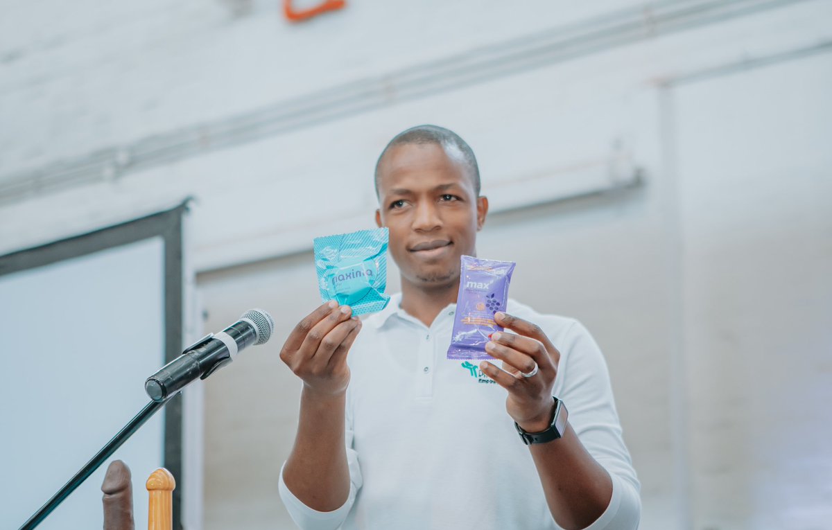 PhakamaniEmpow1's tweet photo. The one who maintains his / her health reduces the chances of getting diseases! Choose condom! 
Mrcondomjwabu #choosecondom #Condomise #Fc2femalecondom #Maximafemalecondom #Maxcondom #Maxlubricant #eThekwiniAzishe https://t.co/KSrdmd8S6F