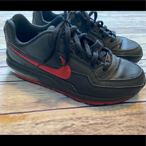 preme_fix's tweet photo. So good I had to share! Check out all the items I'm loving on @Poshmarkapp #poshmark #fashion #style #shopmycloset #bape #nike #americaneagleoutfitters: https://t.co/7eAqg6pRIz https://t.co/6xQLLKVZo8