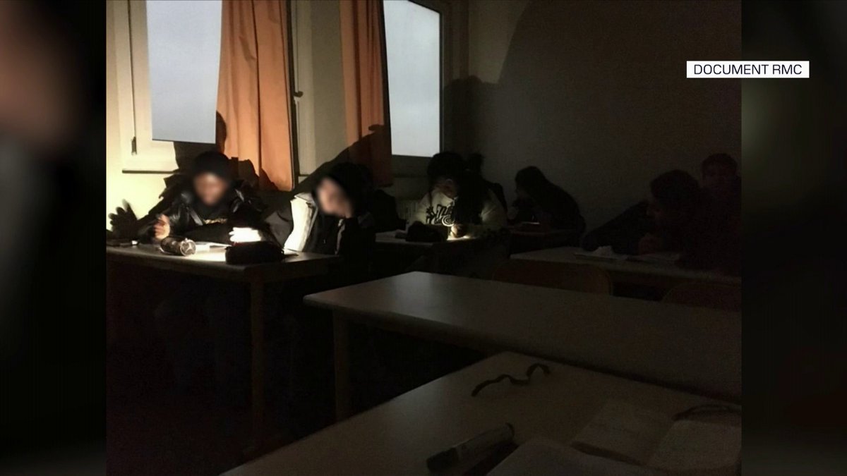 BFMTV's tweet photo. "J'ai honte pour les élèves"

Les images hallucinantes d'un lycée sans chauffage ni électricité https://t.co/TfxJQGpbWQ https://t.co/5pwLfWLqNI