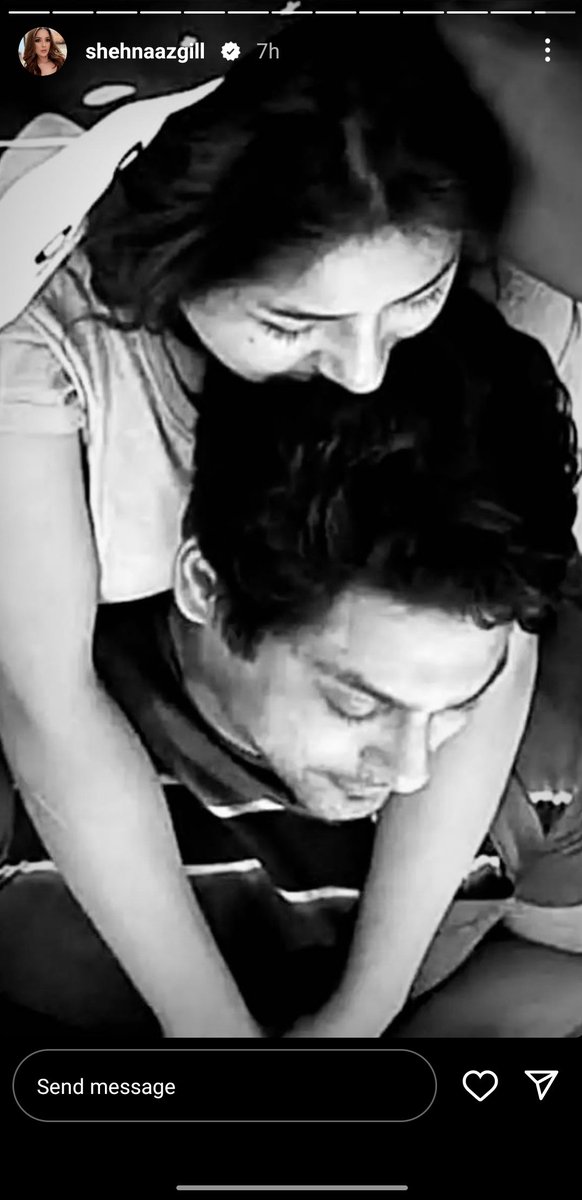 sidnaaz13211's tweet photo. कभी तो मिलेगा रास्ता तेरा मेरा
रात की है चादर
में छुप गया है सवेरा....
Shehnaaz🥺

#HBDSidharthShukla 
#SidharthShukla #ShehnaazGill 
#SidNaaz https://t.co/2GN5qpZ3CC