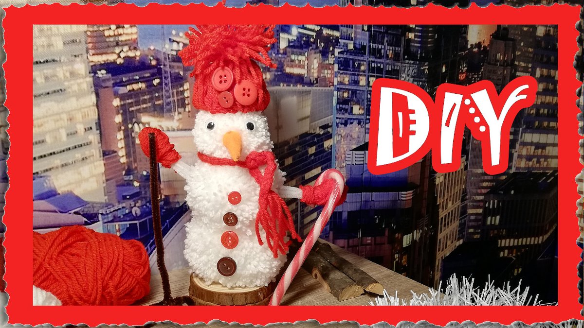 O0Milena's tweet photo. Es ist mal wieder Zeit für Pompons DIY - Pompon 🧶 Süßer Schneemann⛄ auf Holzständer 🎄 mit Pompon- Maker ✂ #handcrafted #pompons #basteln #kreativ #YouTube   #YouTubeVideo #smallyoutuber Video dazu gibt es hier 👀Schaut vorbei👉https://t.co/gJLOF2ykdy https://t.co/UgysI6fDSm