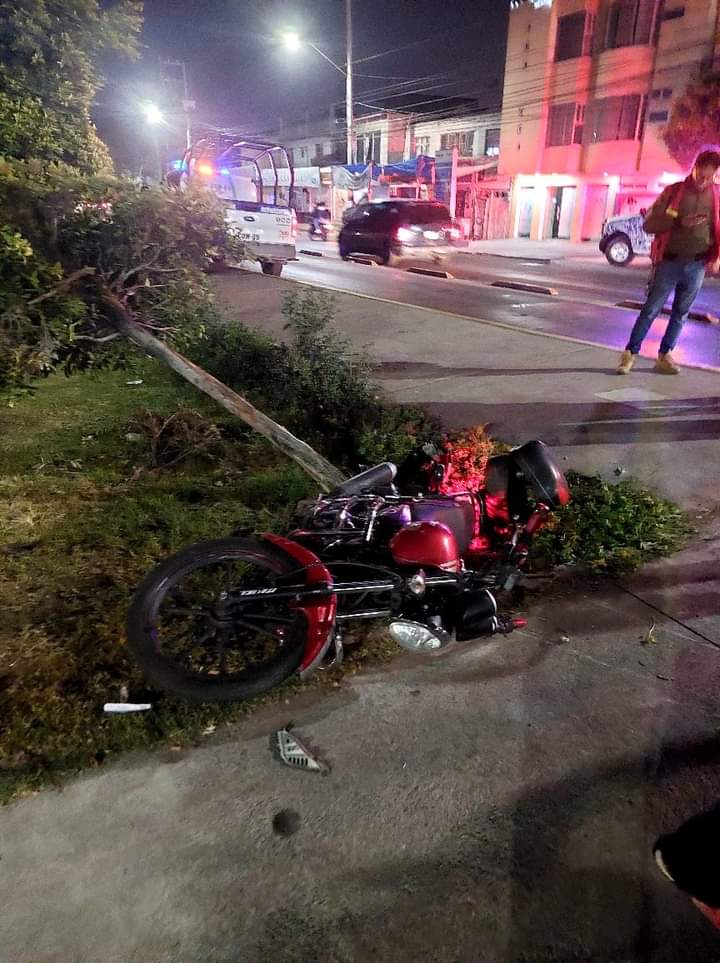 bincesbayron's tweet photo. Niño que arriesga la vida para evitar la fuga del asesino de su amigo. El día 8 de diciembre año en curso a las 10:50 PM fue atropellado mi hermano Gerardo N  menor de edad, quien iba en compañía de su amigo Julio N, los cuales iban rumbo a casa de un compañero de trabajo. https://t.co/n0dxjJD5CR