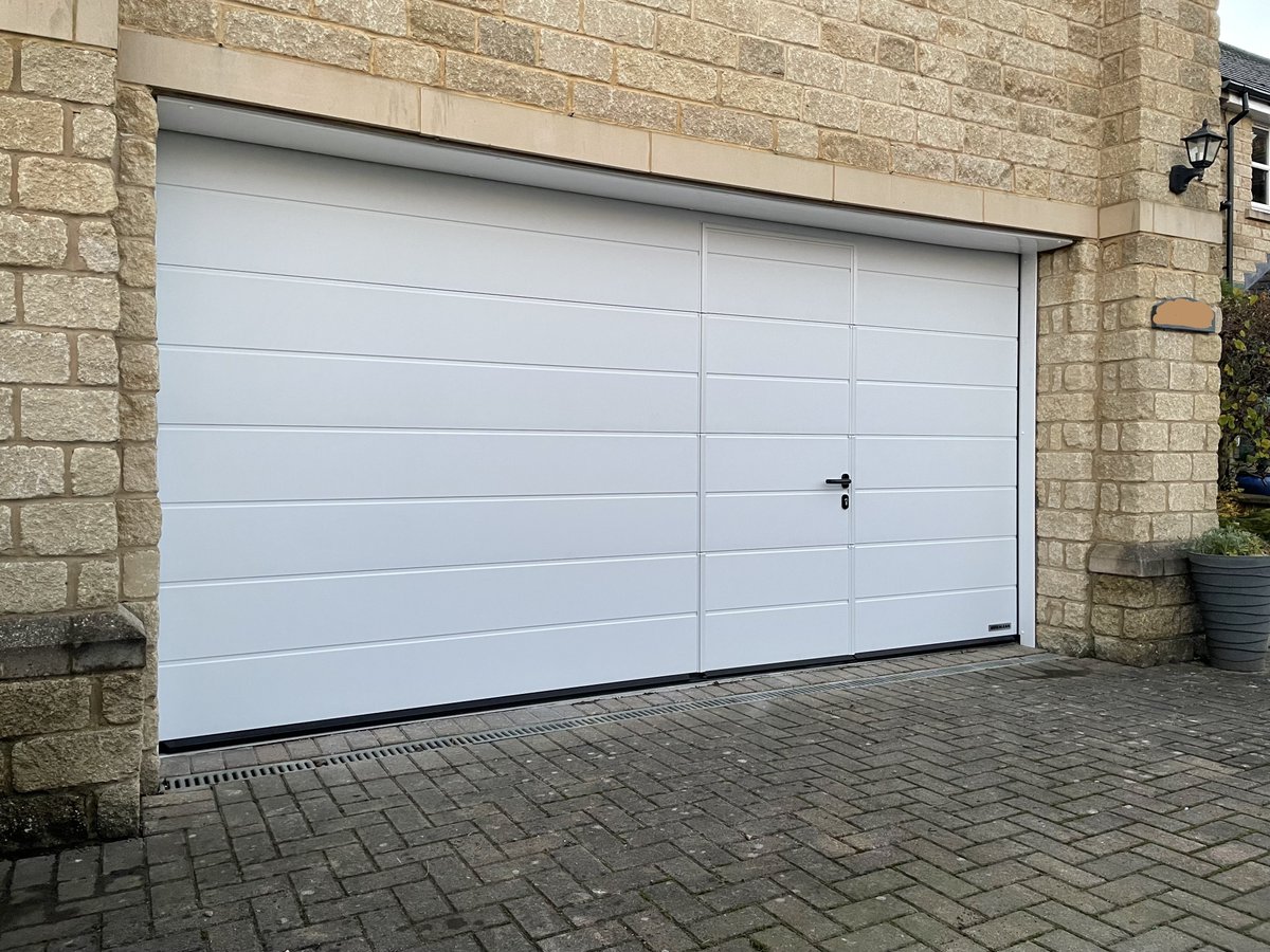 a1garagedoorsu1's tweet photo. @hormann_uk  LPU42 with a wicket door in White Sandgrain fitted last week.
#garagedoor
#hormann
#lovechesterfield https://t.co/Mg5VPak2Jv