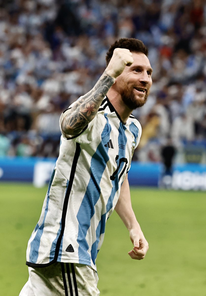 buzzspor's tweet photo. Bastian Schweinsteiger: "Sadece Arjantin halkı değil, bütün dünya, Messi'nin Dünya Kupası'nı kazanmasını istiyor." https://t.co/b275gksw6o