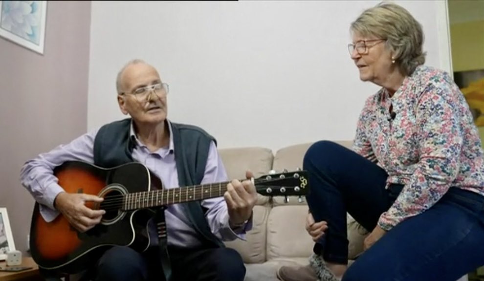 Great to share Dave’s progress as he learns to sing again after Covid. And now he’s planning a Christmas comeback gig. The six-week Breathe course is run by <a href="/E_N_O/">English National Opera</a> and <a href="/ImperialNHS/">Imperial NHS 💙</a>. We’ll follow his story <a href="/BBCBreakfast/">BBC Breakfast</a>