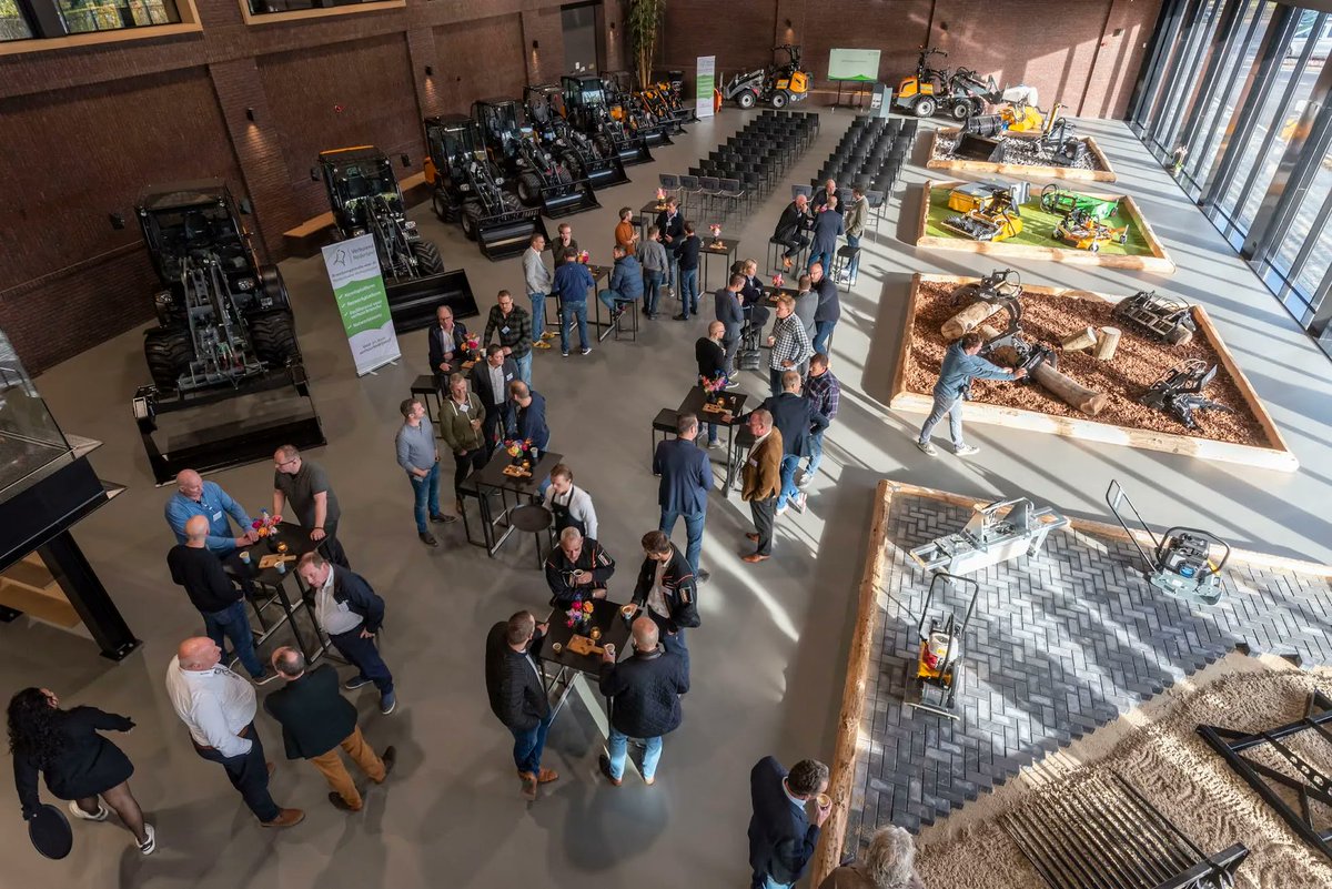 Afgelopen maand organiseerde Verhurend Nederland wederom een succesvol netwerkevenementen, waar ruim 100 gasten aan deelnamen. 

⚙️ Het thema... Innovatie. 

Zien we jou op het volgende event? ☕️