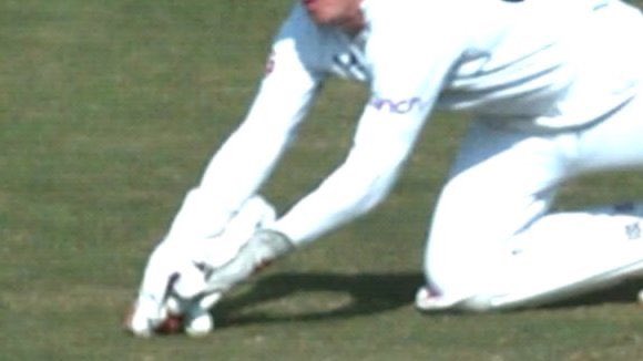 sawerapasha's tweet photo. Wasn’t the ball touching the ground??

This is pretty unfair and unlucky with Saud Shakeel here also missing out on a very gutsy 100. It will be tough for Pakistan from here onwards.. 64 still need to win! #PakvENG #MultanTest https://t.co/SmavhcaOnE