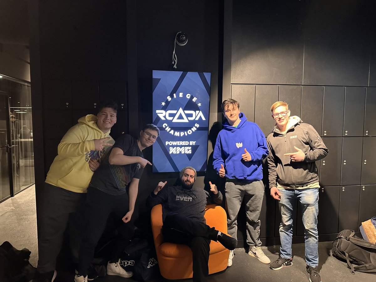 Das Wochenende war Wyld mit einem Team so spontan und mit einem 🇺🇸 zu spielen und auf englisch bis ins Halbfinale zu IGLN war schon witzig 😂sind echt tolle Jungs und hat Bock gemacht 😆 nächstes mal bitte früher Bescheid geben 🫡

<a href="/Reis_R6_/">Reis 🍚</a> <a href="/SlashToribash/">SLASH</a> @scyrusgts <a href="/DamnDyzma/">Dyzma</a>