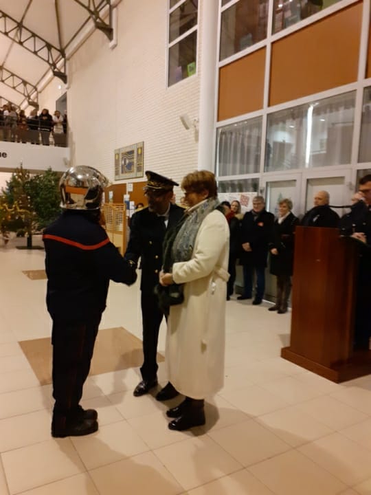 Prefet51's tweet photo. Émile Soumbo, sous-préfet de l'arrondissement de Châlons, a présidé la cérémonie de la #SainteBarbe à #Suippes, en présence des autorités civiles et militaires.
L’État rend hommage à ces femmes et hommes engagés pour protéger les vies et biens de nos concitoyens. https://t.co/vdQgL0mUbW
