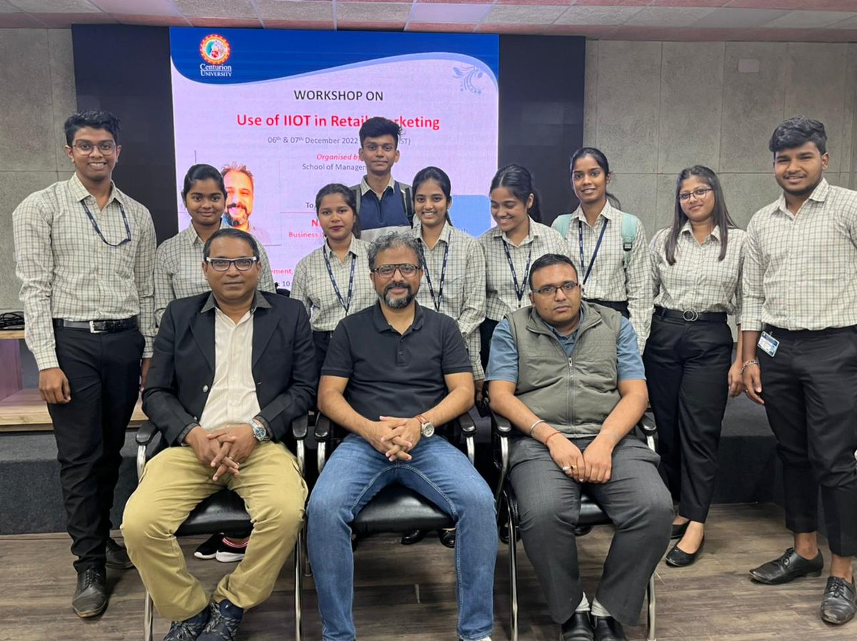 NiteshMVerma's tweet photo. While I share my wisdom and experience, these bright young minds share their enthusiasm, exuberance, hope, love and respect.

It's been an enriching experience interacting and training youth in #Bhubaneswar

#Odisha @CUTMIndia https://t.co/OS3p35HxEN