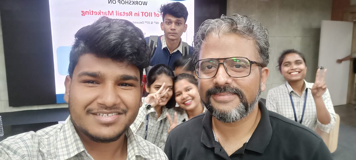 NiteshMVerma's tweet photo. While I share my wisdom and experience, these bright young minds share their enthusiasm, exuberance, hope, love and respect.

It's been an enriching experience interacting and training youth in #Bhubaneswar

#Odisha @CUTMIndia https://t.co/OS3p35HxEN
