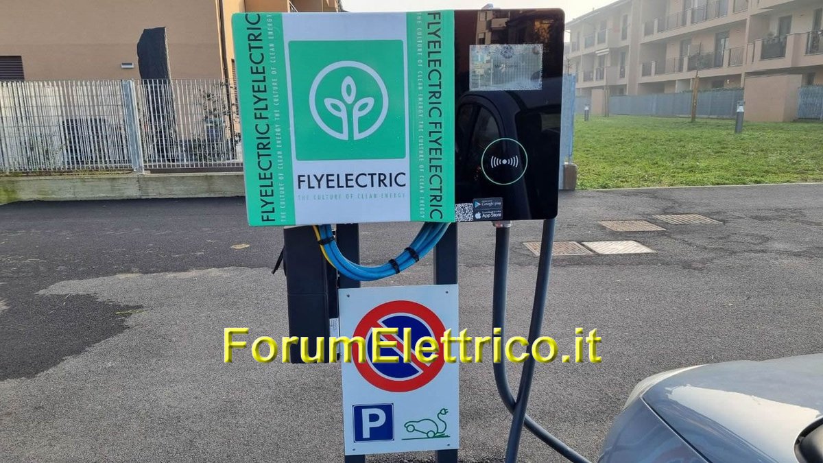 forumelettrico's tweet photo. La stazione di ricarica per veicoli elettrici FlyElectric Fast situata a Bussero MI in Via Grazia Deledda: dotata di una CCS Combo 2 da 30 kW ed una Tipo 2 da 22 kW, attivabili tramite app FlyElectric https://t.co/AsiGpIbF2p #Milano #Bussero #FlyElectric https://t.co/dt8U2HpcWp