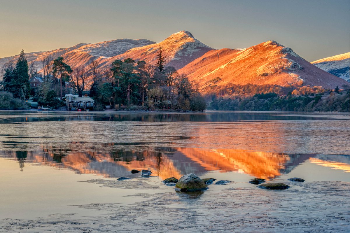 lakesrhino's tweet photo. Morning everyone hope you are well. An icy Derwentwater as first light hit Catbells. Have a great day #LakeDistrict @keswickbootco @ShowcaseCumbria https://t.co/pu9aVFJ8Zb