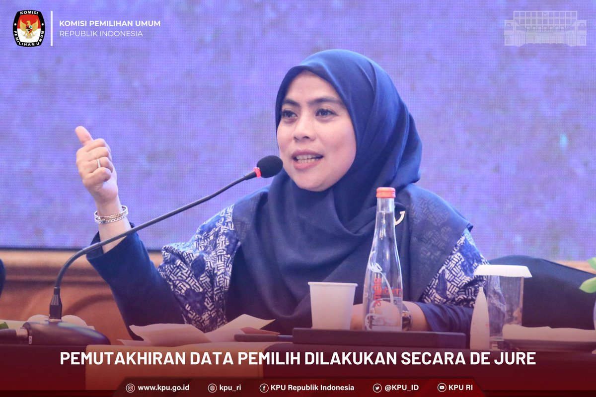 #TemanPemilih, Anggota KPU Betty Epsilon Idroos didampingi Kabid Infrastruktur dan Teknologi Informasi Pusdatin, Andre Putra Hermawan memberikan arahan dalam Bimbingan Teknis Tata Cara Penyusunan Daftar Pemilih Pemilu Tahun 2024, di Surabaya, Jawa Timur, Minggu (11/12/2022).