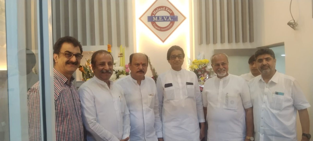 SunilGangwani_'s tweet photo. Caught sight of the act of Philanthropy by M.E.V.A.(Mulund East Vyapari Association) & especially Mayur Sotta & Hemant Jain, during the #inauguration of the Dialysis centre at #TataColony Mulund (E). About 11 machines are installed at nominal cost for the needy. #TrueGenerosity https://t.co/jzRB9vZgSy