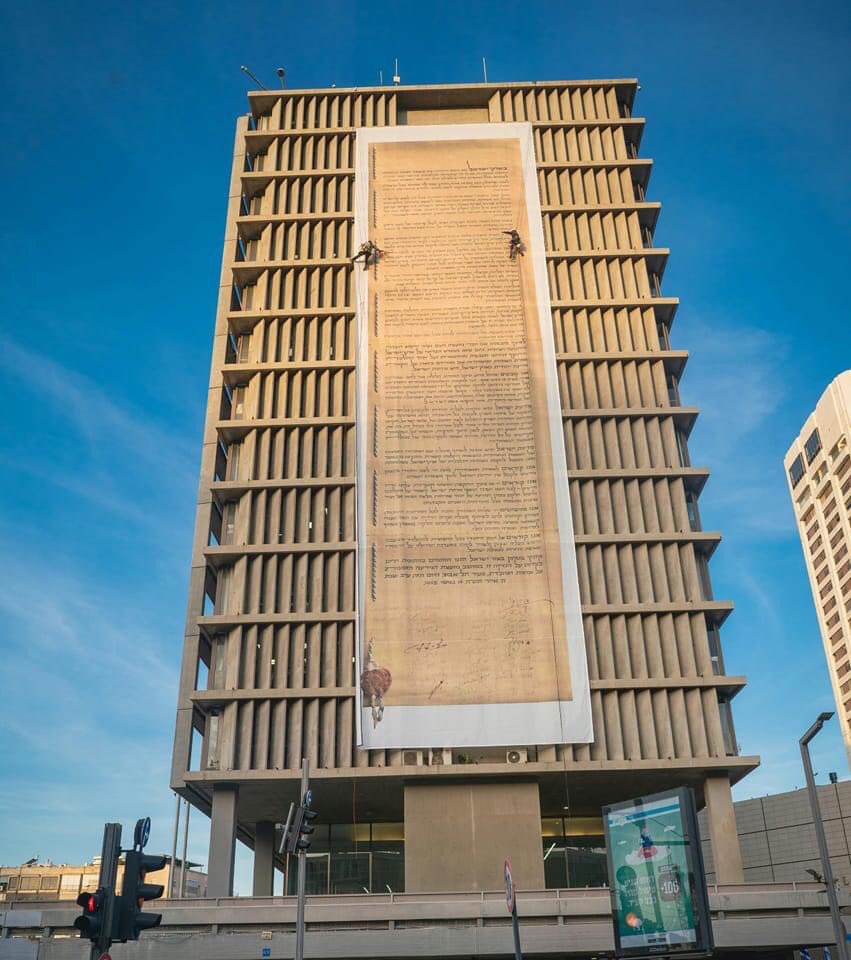 The Tel Aviv-Yaffo Municipality shared today:

The Declaration of Independence set out the foundations of freedom, justice and peace. This morning we honored her it the biggest way possible outside our city hall
Sometimes we all need a reminder of values that should be obvious. https://t.co/0eHGykrTSb