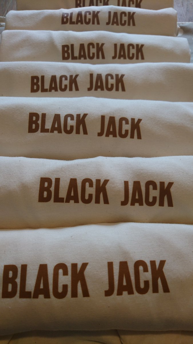 Pour Noël pensez à #BlackJack. 
Idée 1: T-shirt Dune
Disponible sur blackjack-clothing.com
#streetwear #unisexe #fashiondesign #youngcreator #jeunecreateur @aixmaville