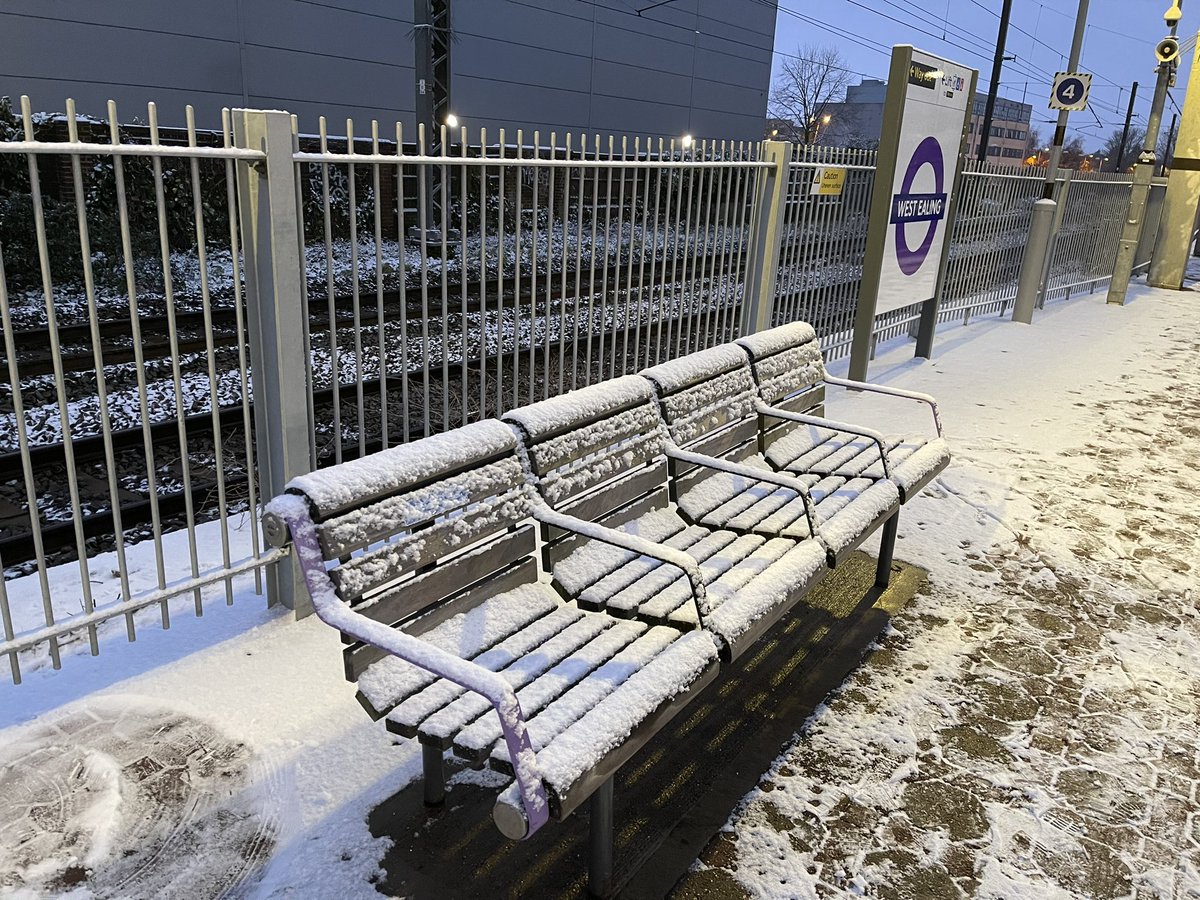 ElizabethLine's tweet image. A light dusting but still a good service