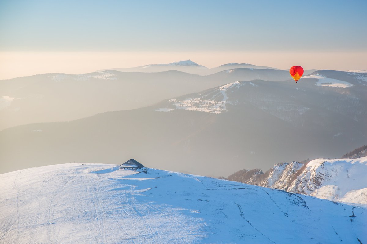 Journée internationale de la montagne :) L'occasion pour nous de rappeler à quel point notre montagne est précieuse. Elle est source de joies et de dépaysement pour tous, tout le temps. Aimons la, respectons la. Elle nous le rendra. Elle nous le rends déjà. 🙏