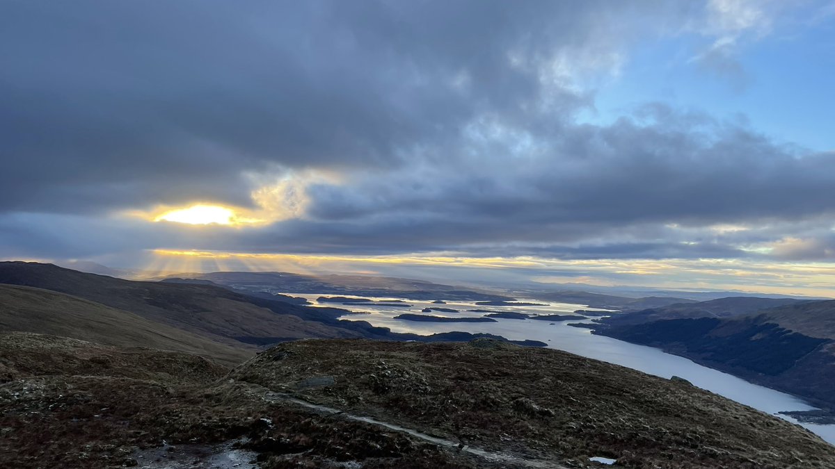 Ansomcneish's tweet photo. Great weekend enjoying the peace and freedom of the mountains and hills. Breathing the fresh, remembering we are alive and able to enjoy these moments makes me grateful and remember people who left us too early. 🌟 🏔️ 🏃‍♀️ 🚶‍♀️❤️🥶🌅🤩#wellbeingweekend https://t.co/vBecJGBs15