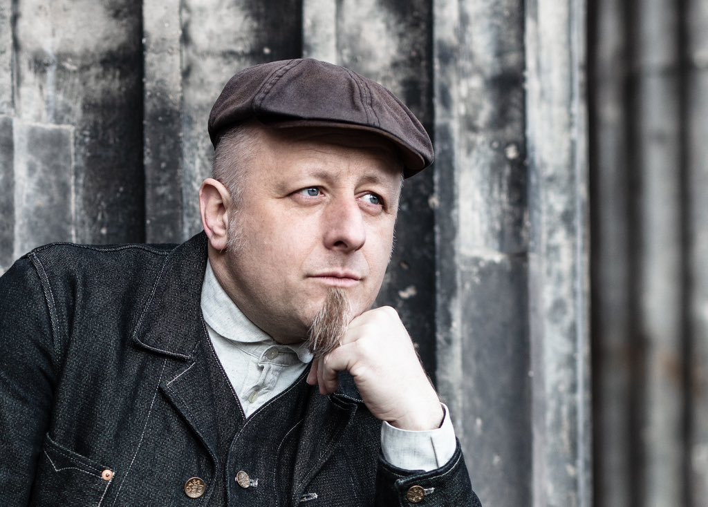 Filme schauen ist ein Job? In unserer neuen Folge durften wir mit Marcus @stiglegger, der aktuell die Professur „Bewegtbild“ an der @fh_muenster vertritt, über #Filme und #Filmwissenschaft sprechen, und hatten eine sehr gute Zeit! Hört vorbei: praktischtheoretisch.podigee.io