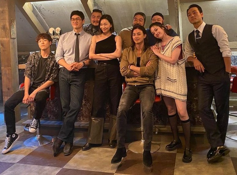 f_oundandl_ost's tweet photo. Went from 10 to 9 and now to 6 
Y'all seeing it ??
Netflix Korea doesn't deserve the profit from the show's success
They have done nothing for the actors https://t.co/1z3m69x5qg