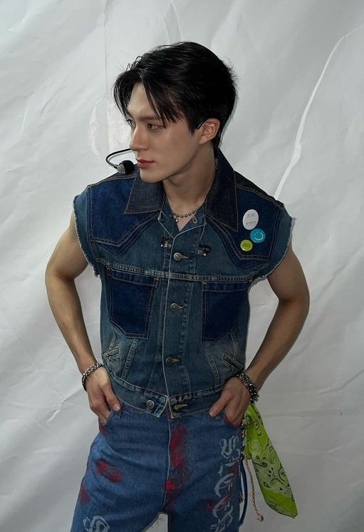 Jeno (.◜◡◝) (@jenoperhour) on Twitter photo 