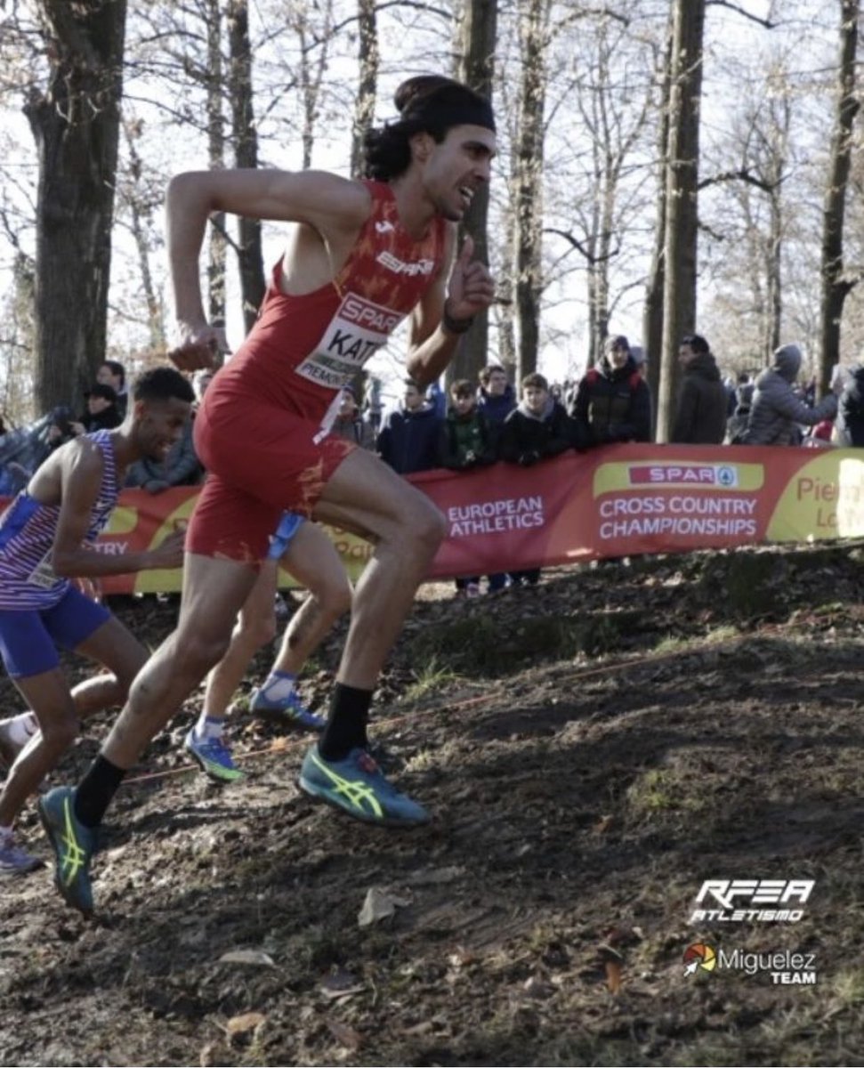 Moha Katir, medalla de bronce por equipos junto a la Selección española de Atletismo, en el Campeonato de Europa de campo a Través de Cross Country que se ha disputado este domingo en Turín. ¡Enhorabuena!