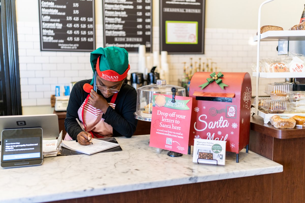 winanscolumbus's tweet photo. Our elves are doing their holiday duty this year and making sure everyone gets the gift they want and deserve. 🎁 Let them help you pick out a gift basket for anyone in your life. They are experts in chocolate, coffee, and holiday gift giving. https://t.co/KbObNzDYSB
