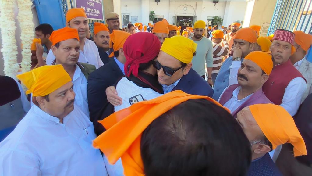 iChiragPaswan's tweet photo. मेरी पूज्य नानी जी के निधन के उपरांत उनकी आत्मा की शांति के लिए रखे गए "कीर्तन एवं अंतिम अरदास" में श्रद्धांजली अर्पित करने हेतु शामिल होने के लिए आपका आभार माननीय श्री @mehboob_kaiser जी। https://t.co/QYSceHuUDD
