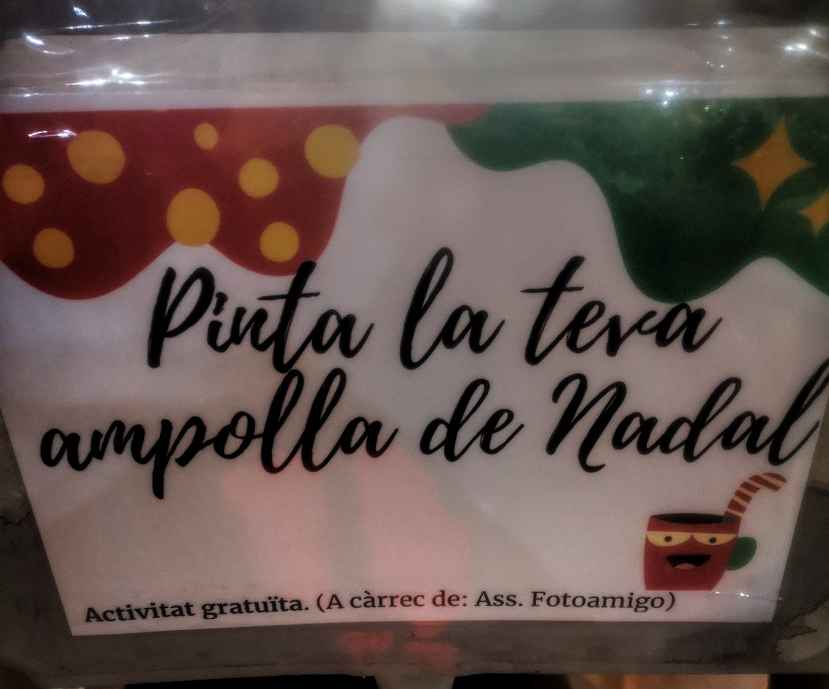 Fotoamigo1's tweet photo. Gran éxito en el taller que la asociación Fotoamigo realizo. Pintar botellas https://t.co/YDsvhZMdOH