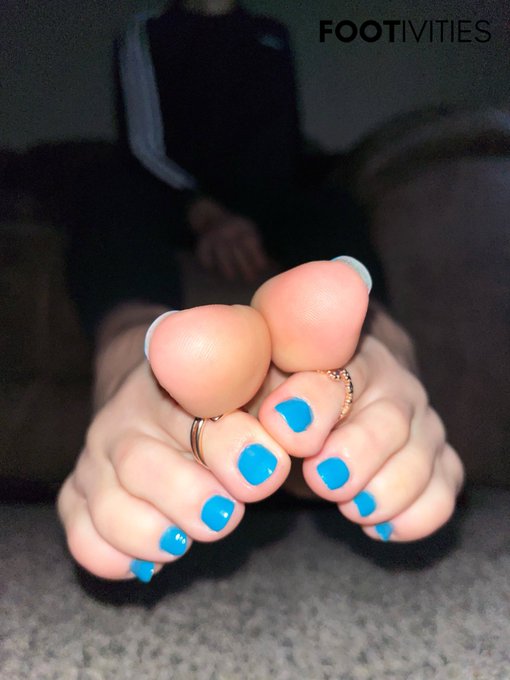 In position 👅

feet • feetpic • toes • feetaddict https://t.co/xhd6L72iEj