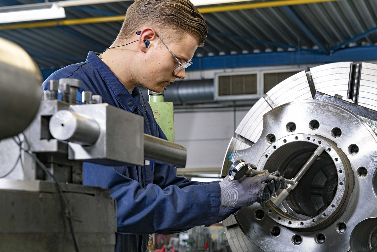 hub_zuid's tweet photo. @FME_NL, @metaalunie, Provincie Noord-@Brabant  en de @BOMBrabant hebben, de digitale CESI Supply Tool gelanceerd. Een instrument dat (circulaire) kansen voor #toeleveranciers in de #maakindustrie concreet maakt.  
https://t.co/Vmz1lICKbR https://t.co/6vAaus91P7