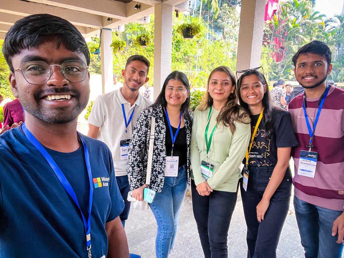 abhishek__iiit's tweet photo. When you have got crazy friends, to phir events me mazaa aana hi hai 😂

First DevFest 🚀
Shoutout to @nayyhah @ankurkh1 Got to meet @its_rajat_dev @immacious_A and many folks which I could take selfies withs xD

Looking forward to more such events in future ❤️ https://t.co/Zs3JkQqXBL